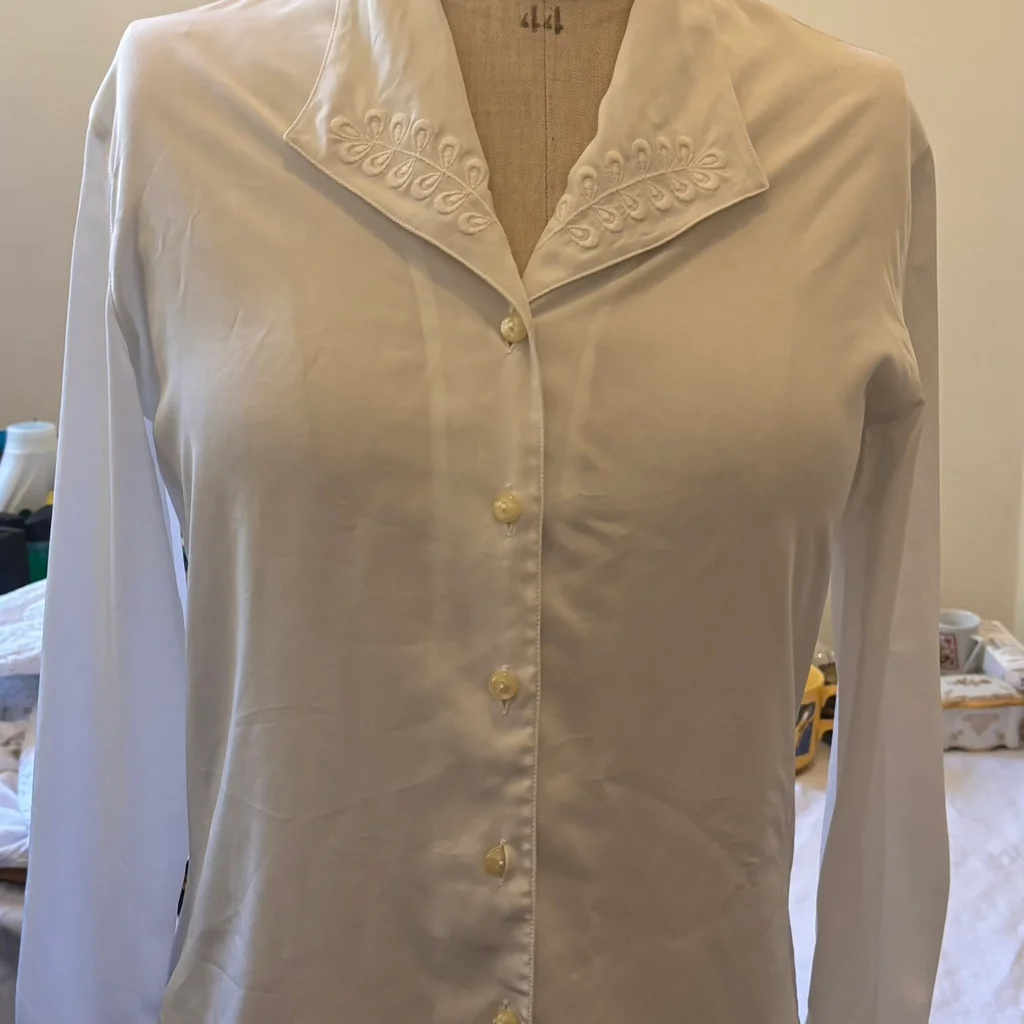 🌸 Beau Chemisier blanc Cacharel vintage col brodé – Taille 1 36/38